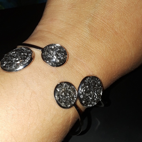 Bracelets - Picture 6 of 6